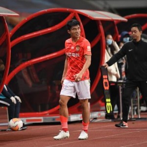 星空官网-主教练正在热身！郑智主帅兼球员身份八冠王的悲凉